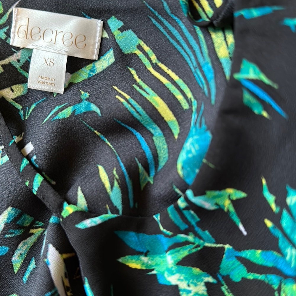 💖New Listing.. Decre turquoise floral camisole - Picture 5 of 5